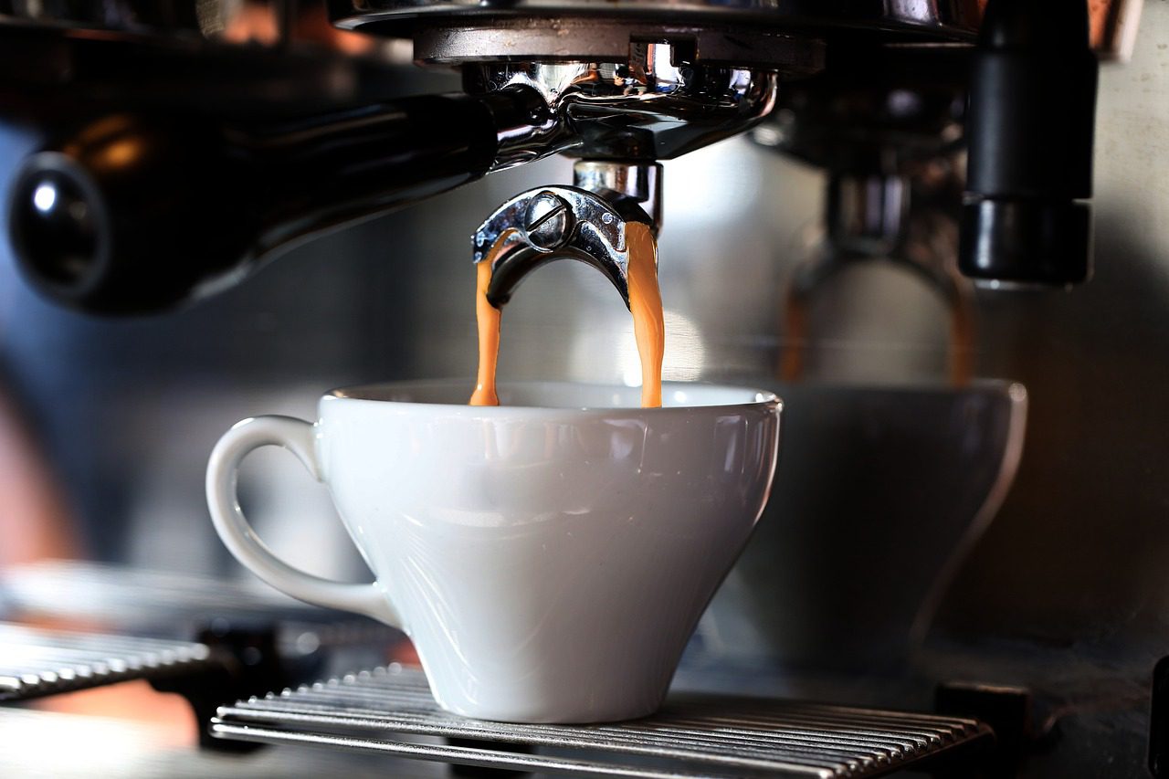 Download free HD stock image of Café descafeinado saindo de uma máquina Café descafeinado saindo de uma máquina