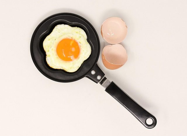 Download free HD stock image of Fried Egg Pan Fontes de proteína para alimentação hipertrofia