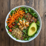 "Infográfico visual dos macronutrientes essenciais para lanches pós treino: proteínas, carboidratos e gorduras saudáveis