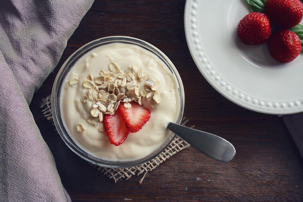 Download free HD stock image of Yogurt Strawberries iogurte natural para aumentar a sua imunidade naturalmente