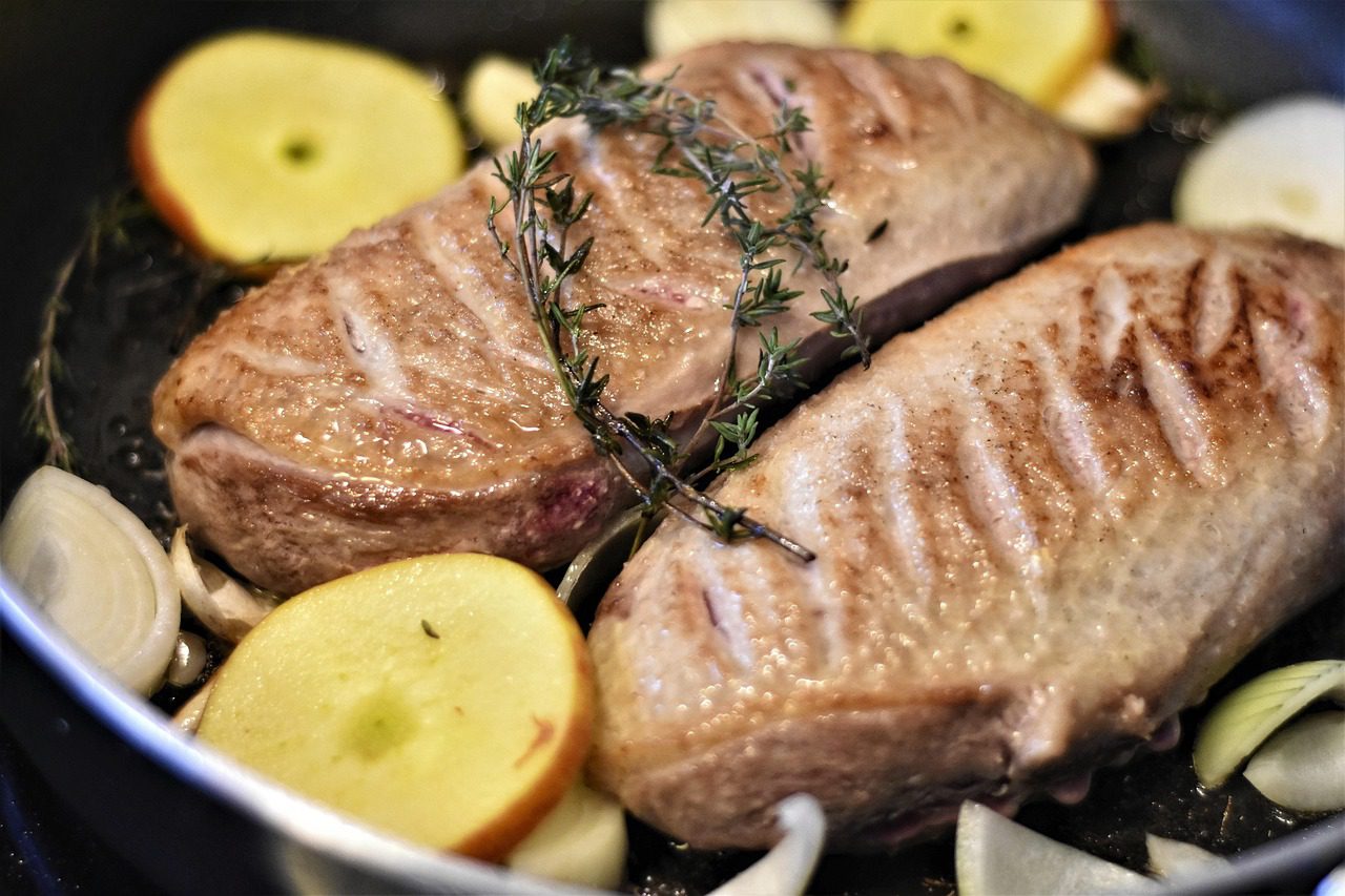 Download free HD stock image of Peru e pato como alternativas de carne branca para variar o cardápio Peru e pato como alternativas de carne branca para variar o cardápio